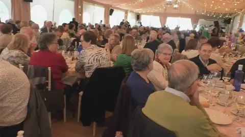 Éxito de asistencia a la 26ª Comida Solidaria de la AECC