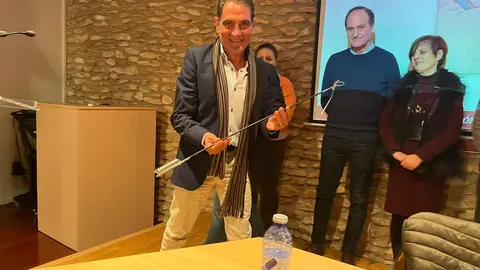 El enólogo Gregorio López de Lerma releva a Vicente Cruz como presidente de los Jóvenes Amigos del Vino