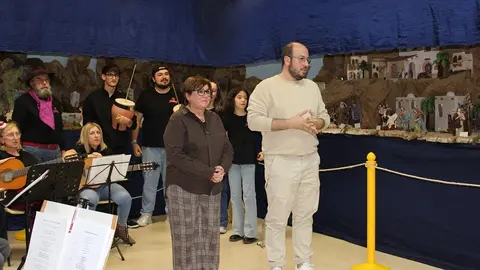 La asociación de vecinos del Lucero abre las puertas del Belén, tercer premio en el Concurso Local de Belenes