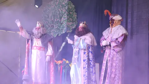 Todo listo para la llegada de los Reyes Magos, que dejarán 1.500 kilos de caramelos