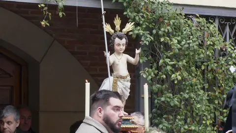 Salida procesional de la Imagen en andas, del Santísimo Nombre de Jesús