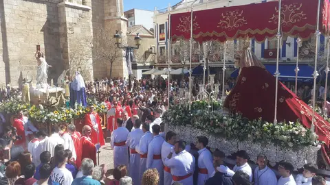 Valdepeñas celebra la Resurrección con el Encuentro de Jesús y la Virgen de la Cabeza