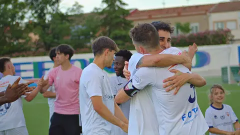 Una remontada épica ante el campeón certifica la permanencia del CD Valdepeñas