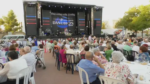 Un millar de asistentes en la Cena Homenaje a los Mayores de Valdepeñas