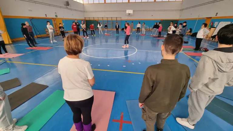 YOGA INTERGENERACIONAL