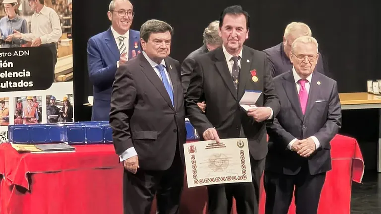 Entrega de la medalla