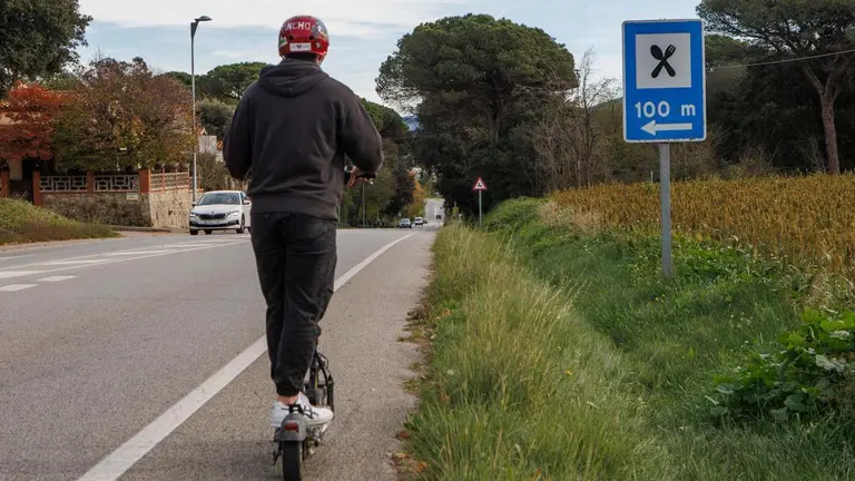 Circulando en patinete por v&iacute;a p&uacute;blica