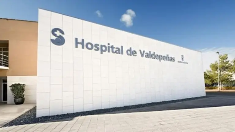Acceso al Hospital de Valdepe&ntilde;as