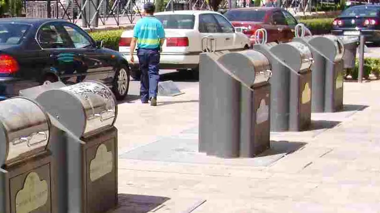 Contenedores sorterrados en Valdepe&ntilde;as