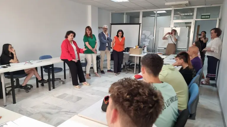 Marta Rold&aacute;n y Julio Cejudo durante su visita