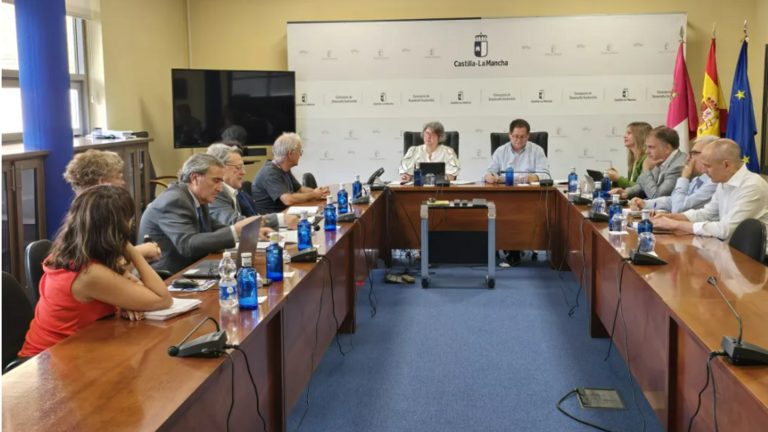 Reuni&oacute;n entre los colectivos y la Junta