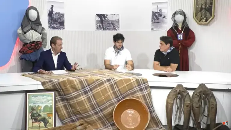 Los concejales de Unidas por Valdepe&ntilde;as en una entrevista en TeleValdepe&ntilde;as con motivo dle inicio de las Fiestas del Vino