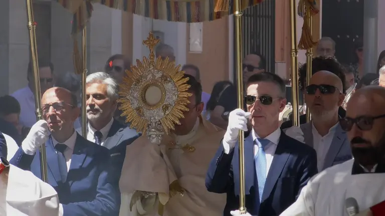 La procesión de la Octava del Corpus realiza su recorrido, entre la Parroquia del Cristo y la ermita de la Virgen de la Cabeza