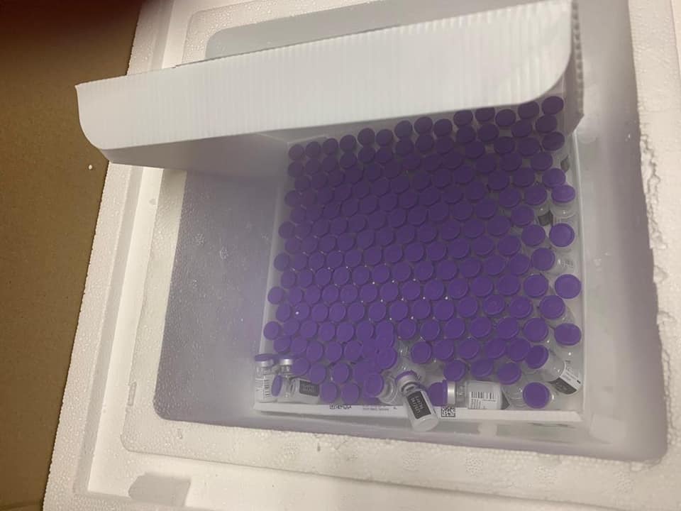 Llegada de las vacunas al Hospital de Valdepeñas