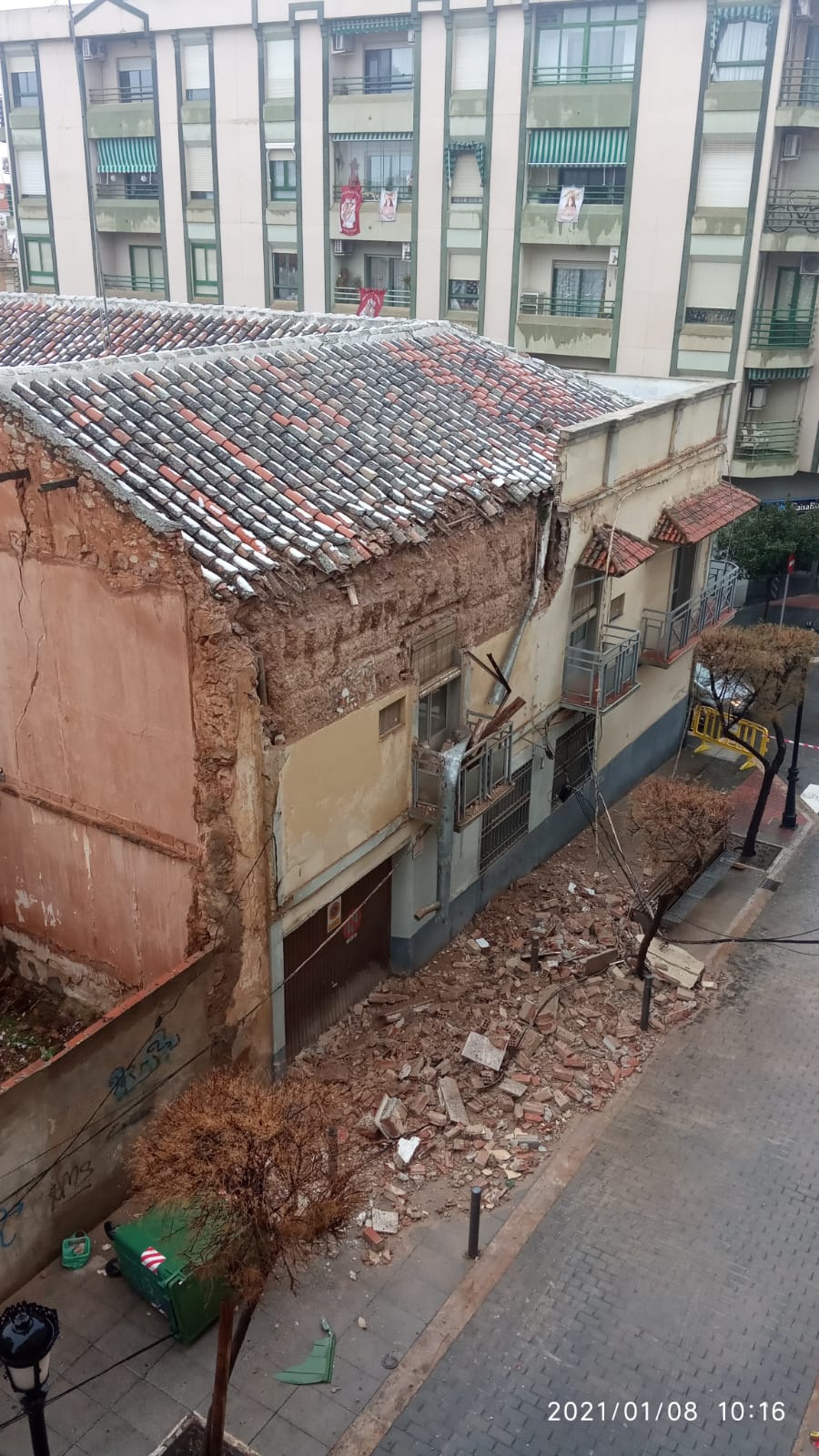 Casa derrumbada en la Esquina de Juan Alcaide con Seis de Junio