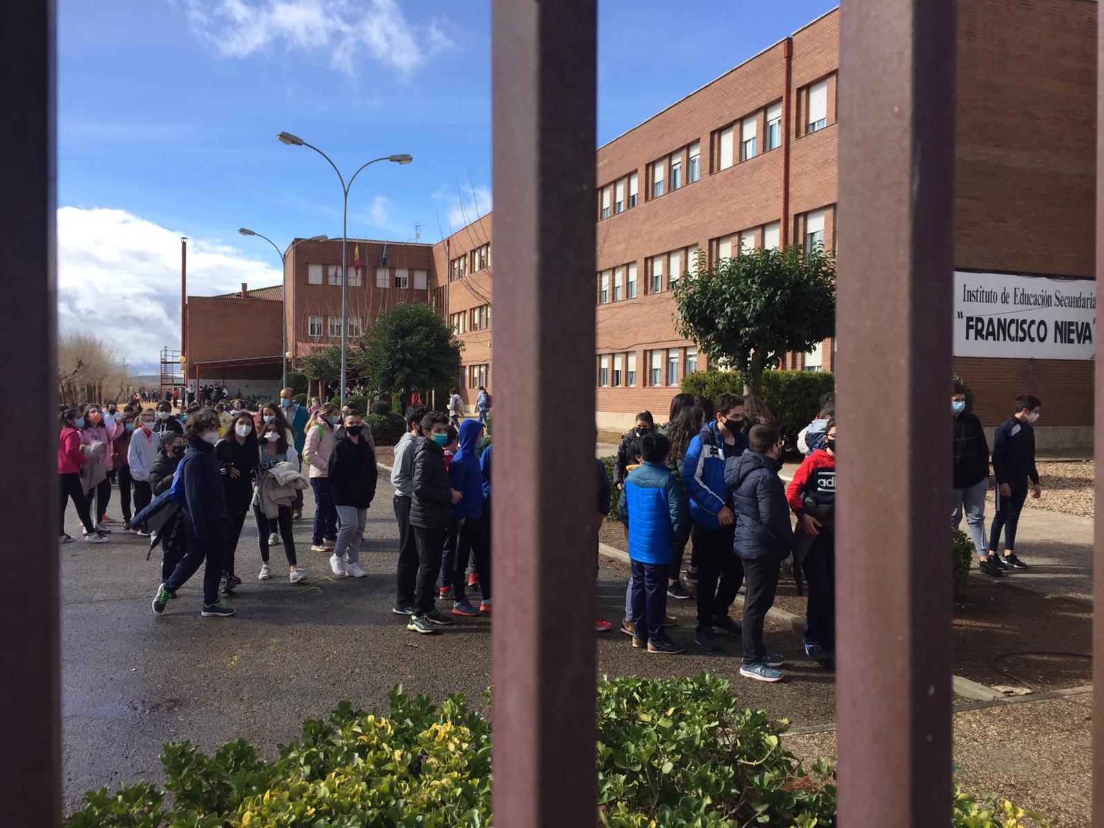 Homenaje del IES Francisco Nieva a los sanitarios