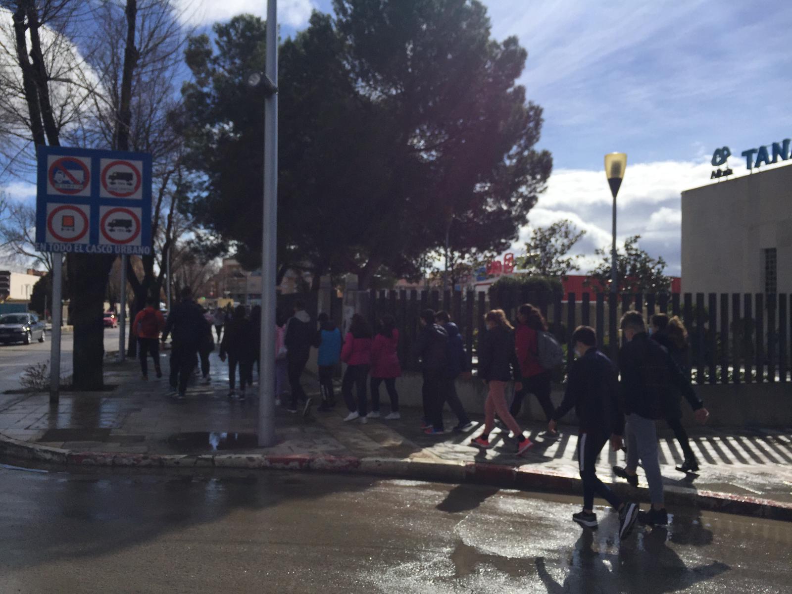 Homenaje del IES Francisco Nieva a los sanitarios