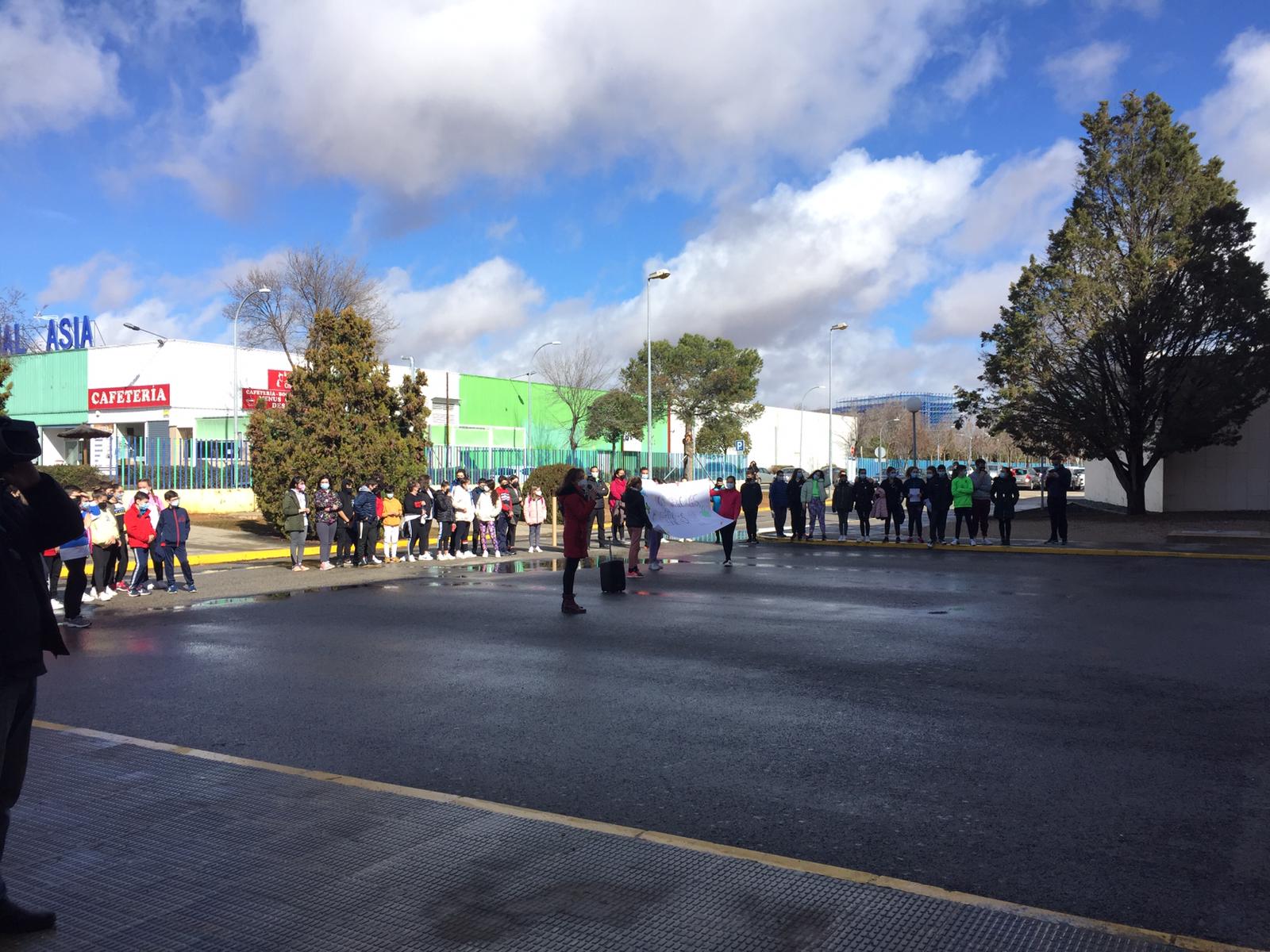 Homenaje del IES Francisco Nieva a los sanitarios