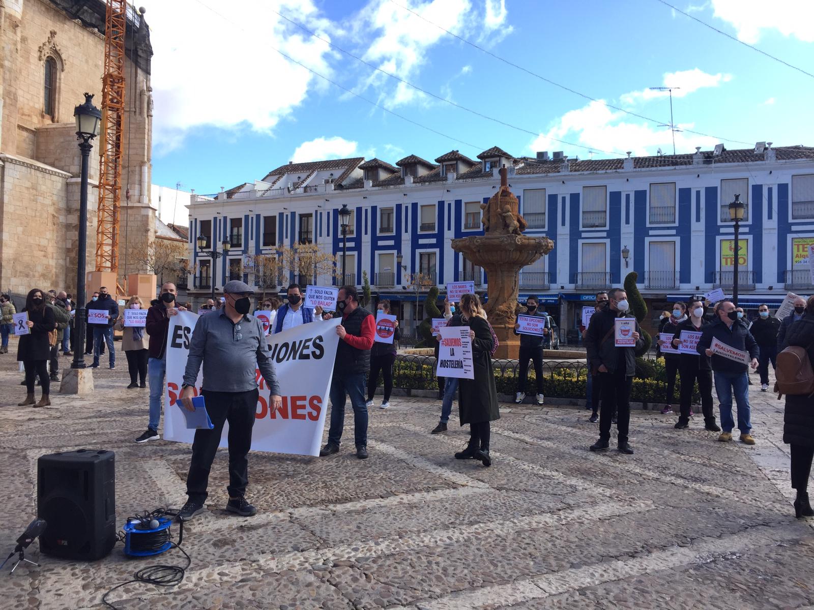 Manifestación del 12 de febrero de la hostelería en la plaza de España de Valdepeñas