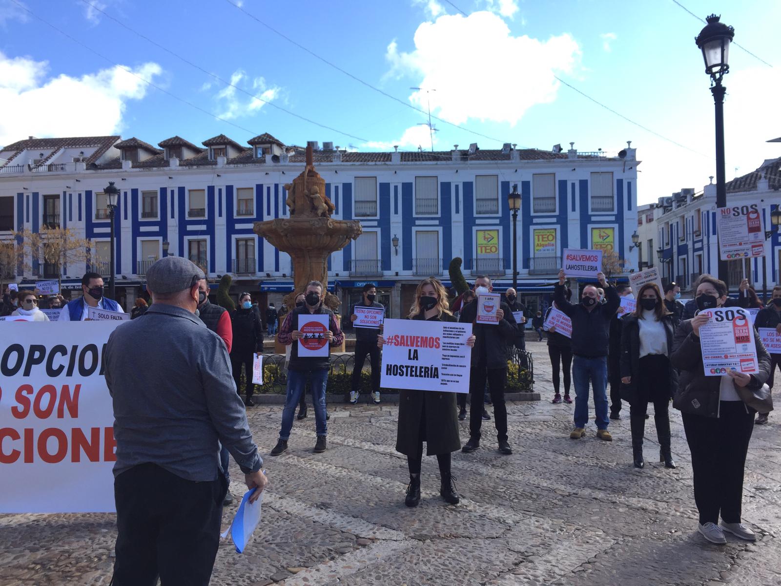 Manifestación del 12 de febrero de la hostelería en la plaza de España de Valdepeñas
