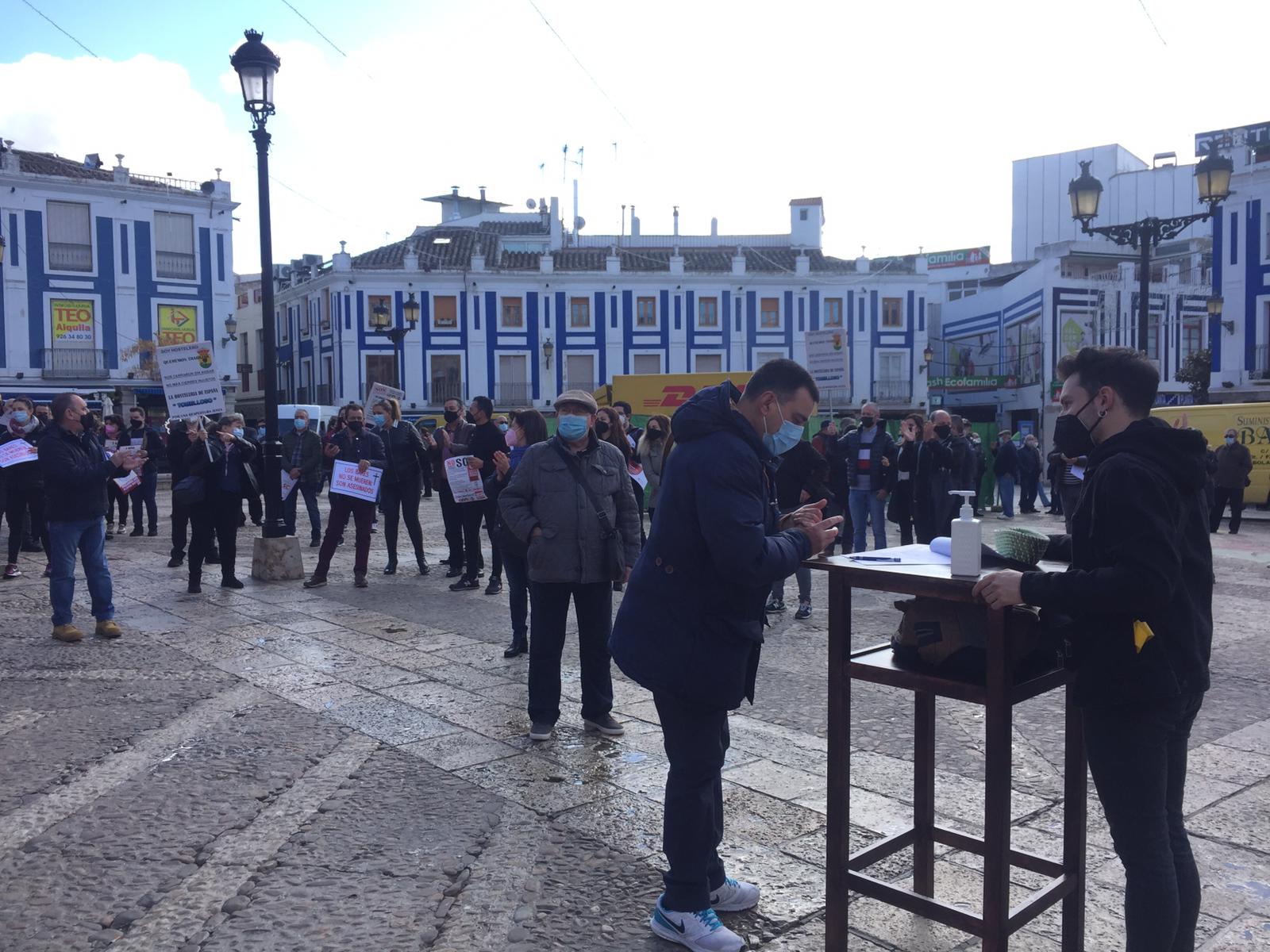 Manifestación del 12 de febrero de la hostelería en la plaza de España de Valdepeñas