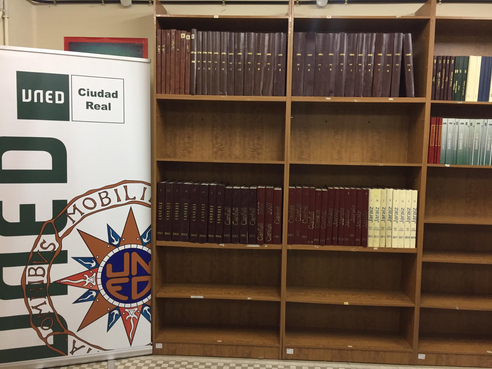 Acto de la donación a la UNED de todas las ediciones de Canfali y Jaraíz