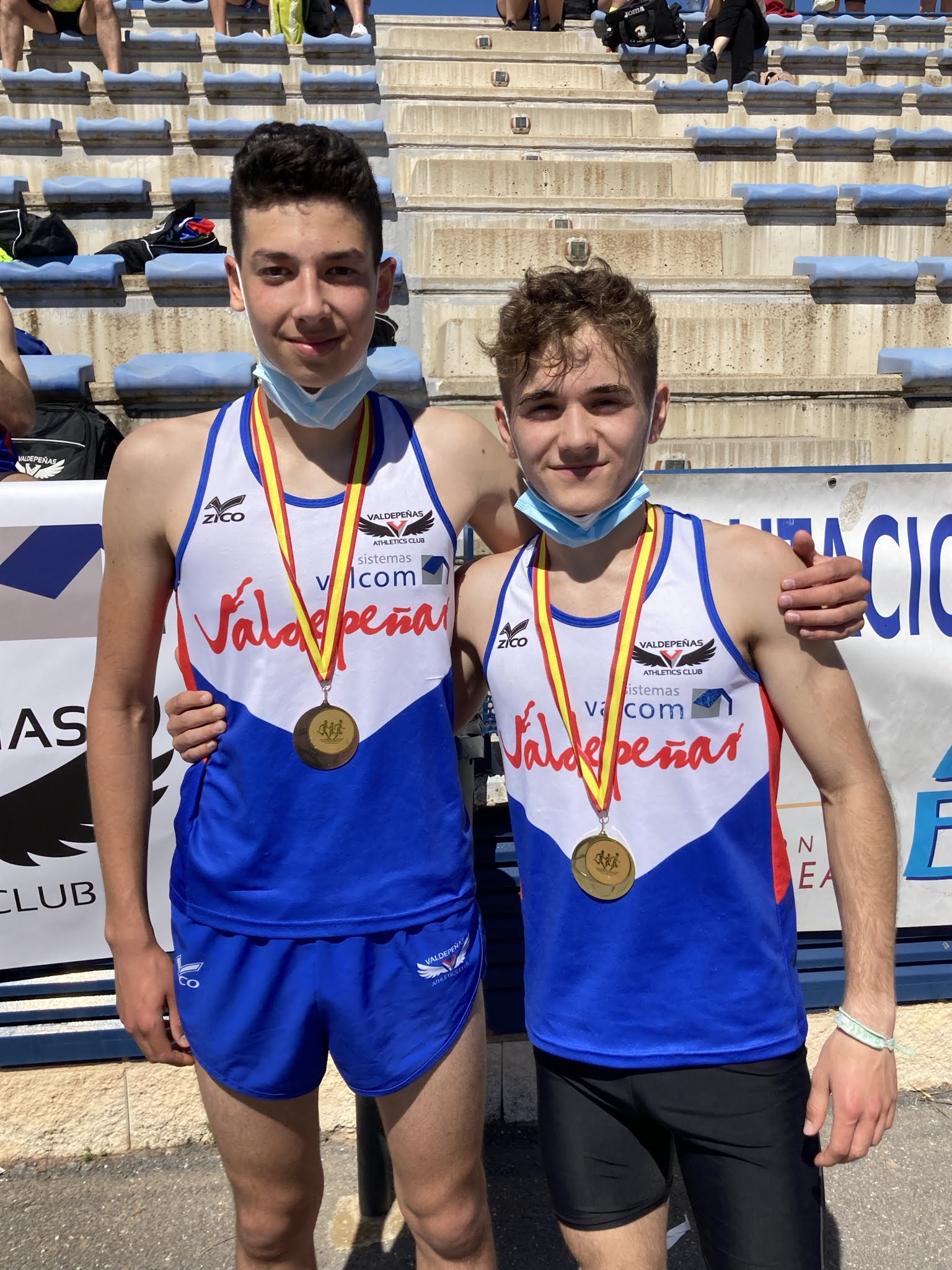 Javi Hernandez y Alex León medallistas en 3000