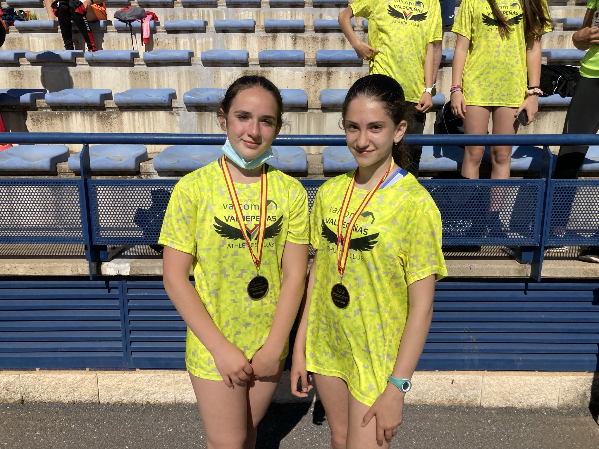 Laura Artesero y Marta Alarcon oro y plata triple salto