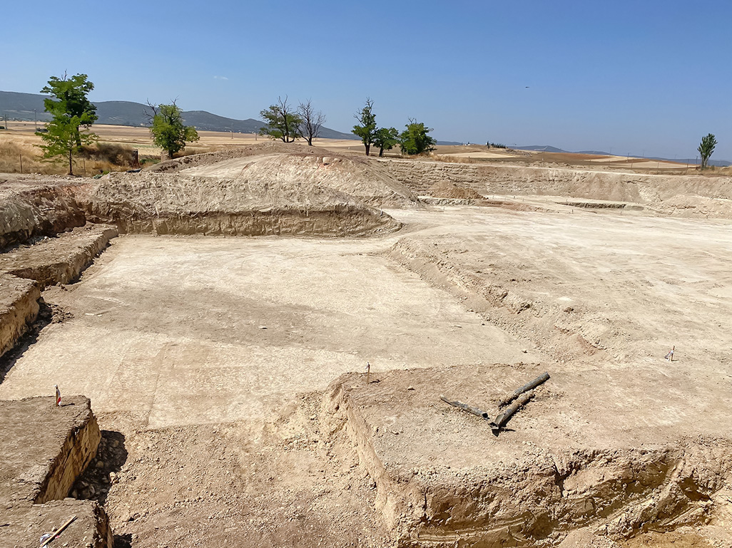 También se han marcado taludes y zonas de cimentación en la zona a diferentes alturas según necesidades