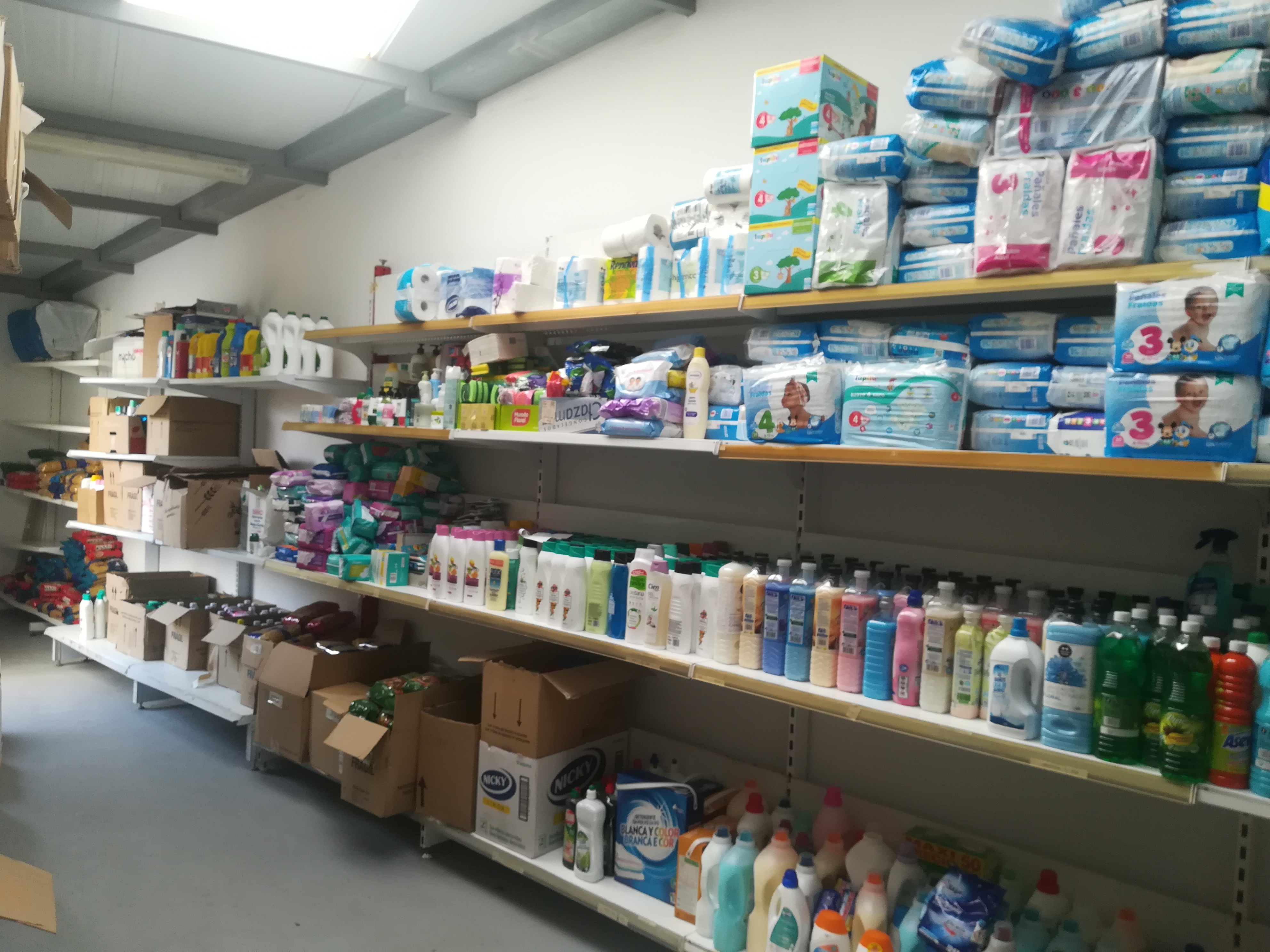 Recaudación de alimentos y productos de higienes de la Bolsa de Caridad de la Hermandad de Misericordia y Palma