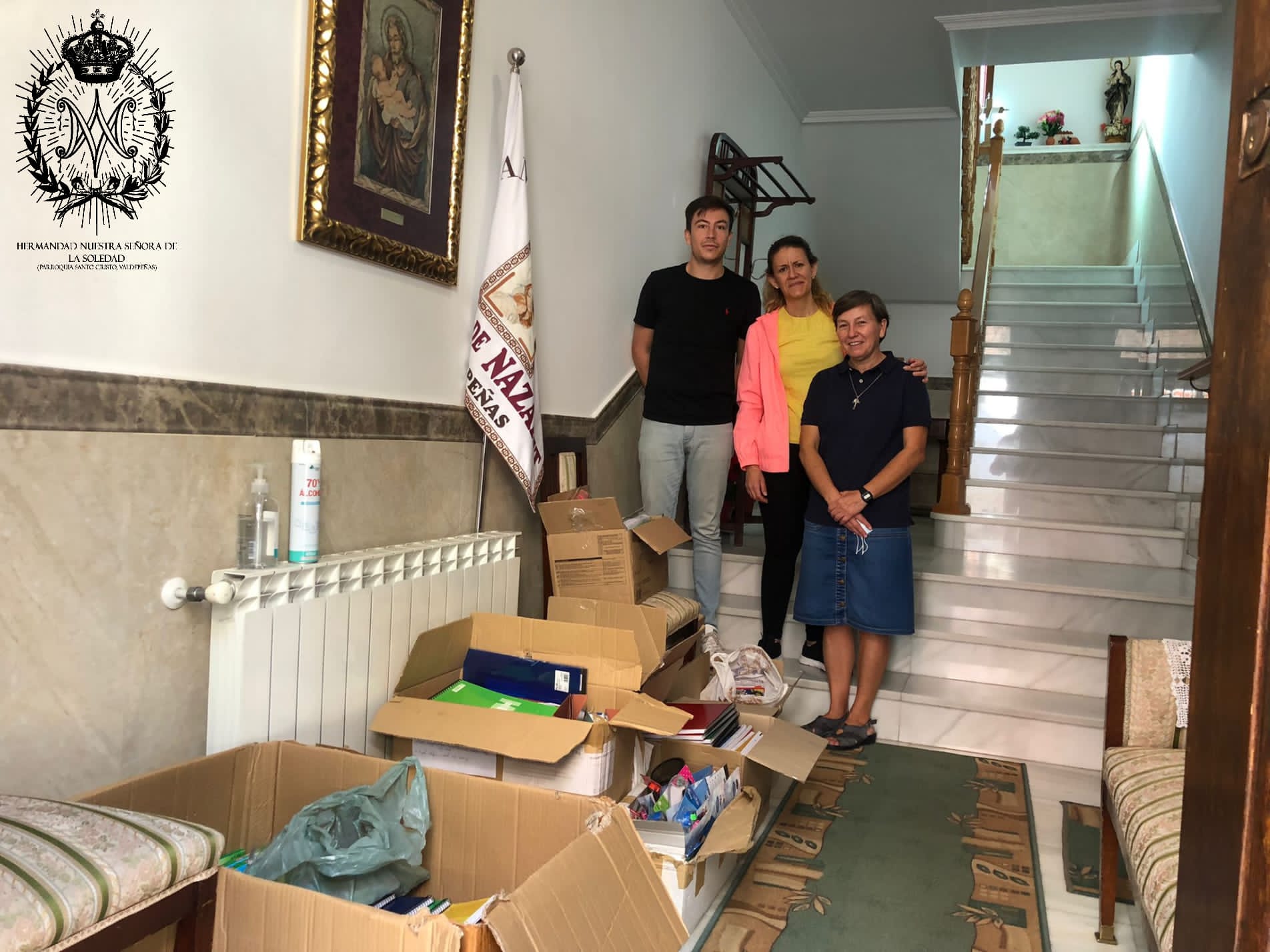 Entrega de todo lo recaudado de la Hermandad de la Soledad con la III Campaña de Recogida de Material Escolar