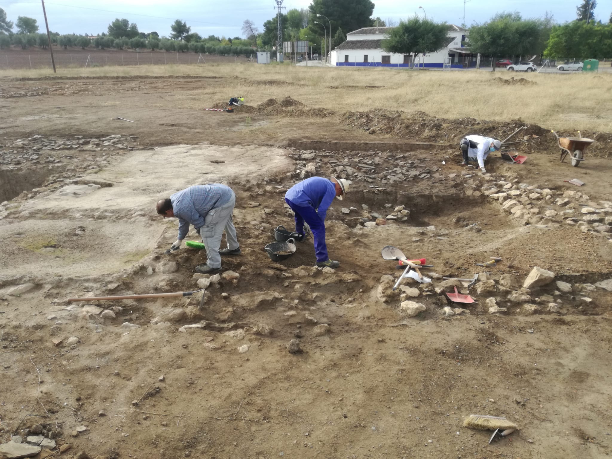 Zona con derrumbes de tejas en la bodega romana de El Peral