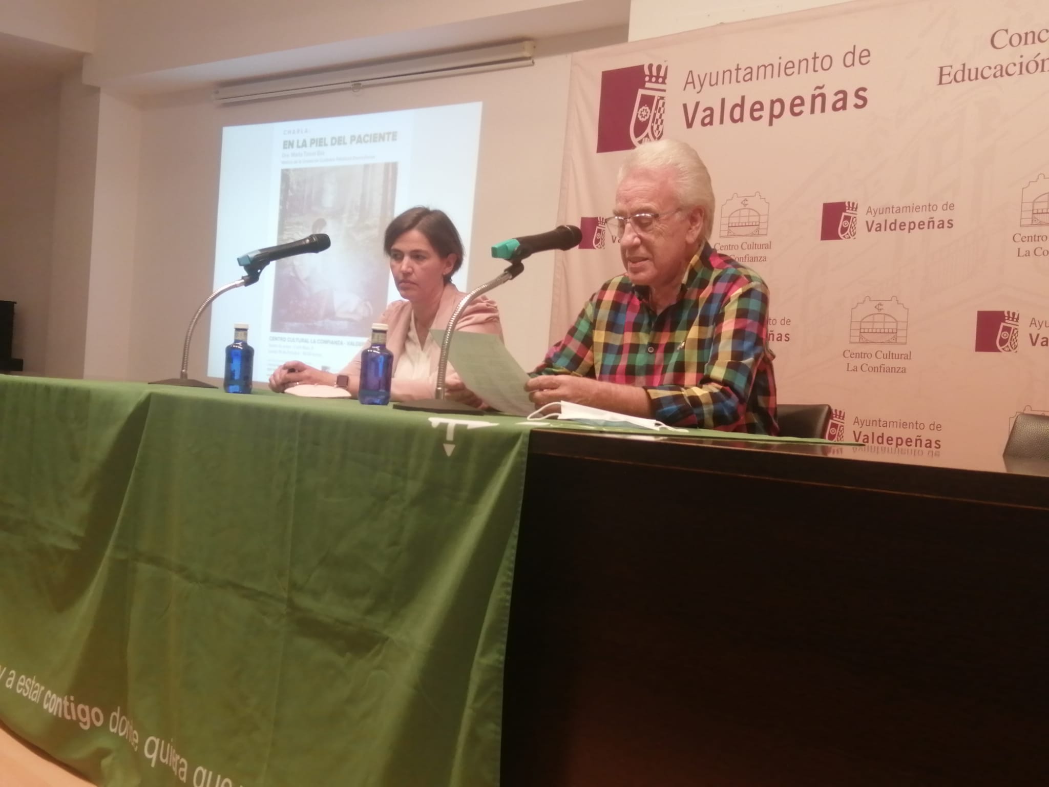 Charla de la AECC en La Confianza por el Día Mundial del Cáncer de Mama