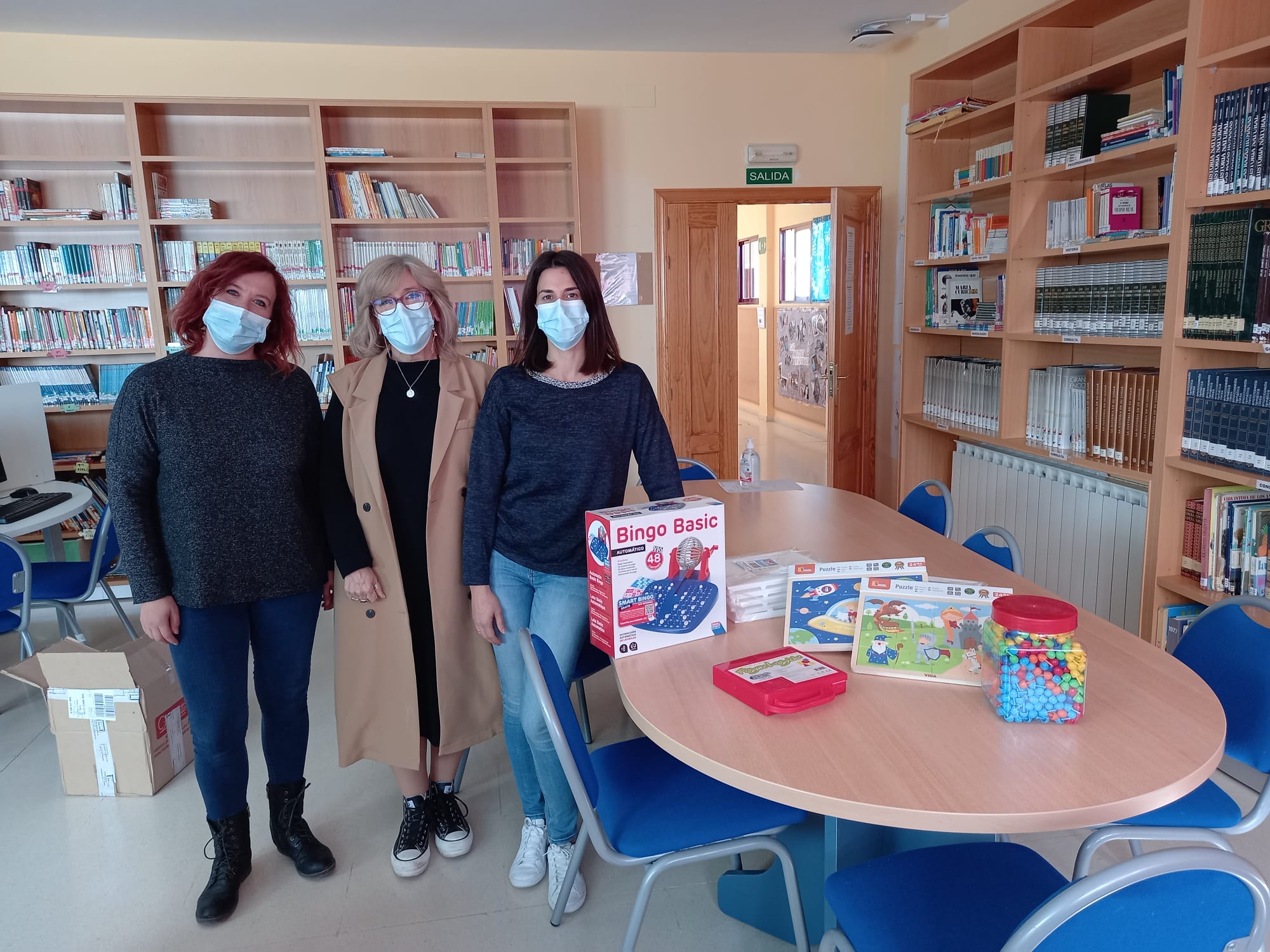 Entrega de material educativo al CEIP Nuestra Señora del Salido de Carrizosa