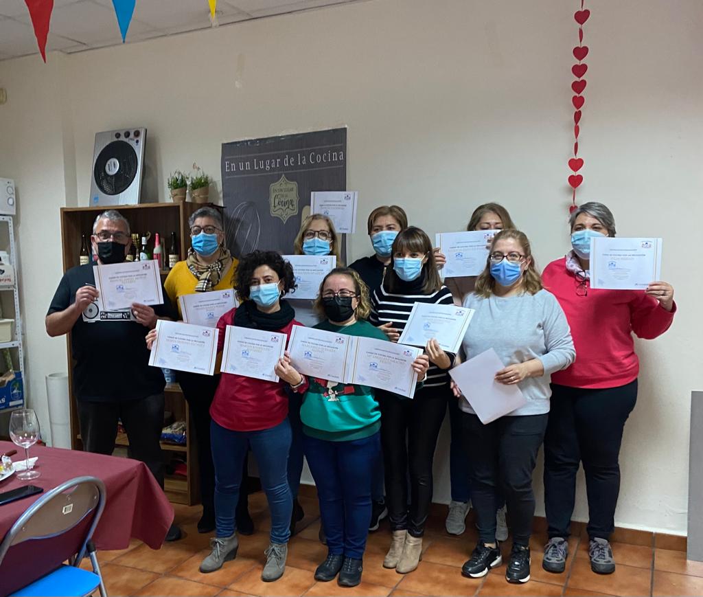 Alumnos del curso de cocina de Duelos y Quebrantos