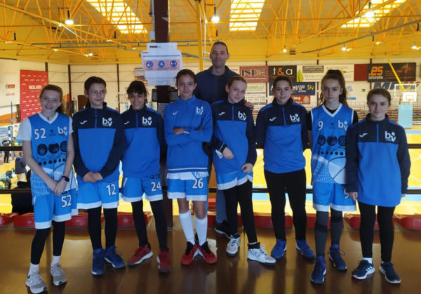 8 componentes del equipo Alevín Femenino
