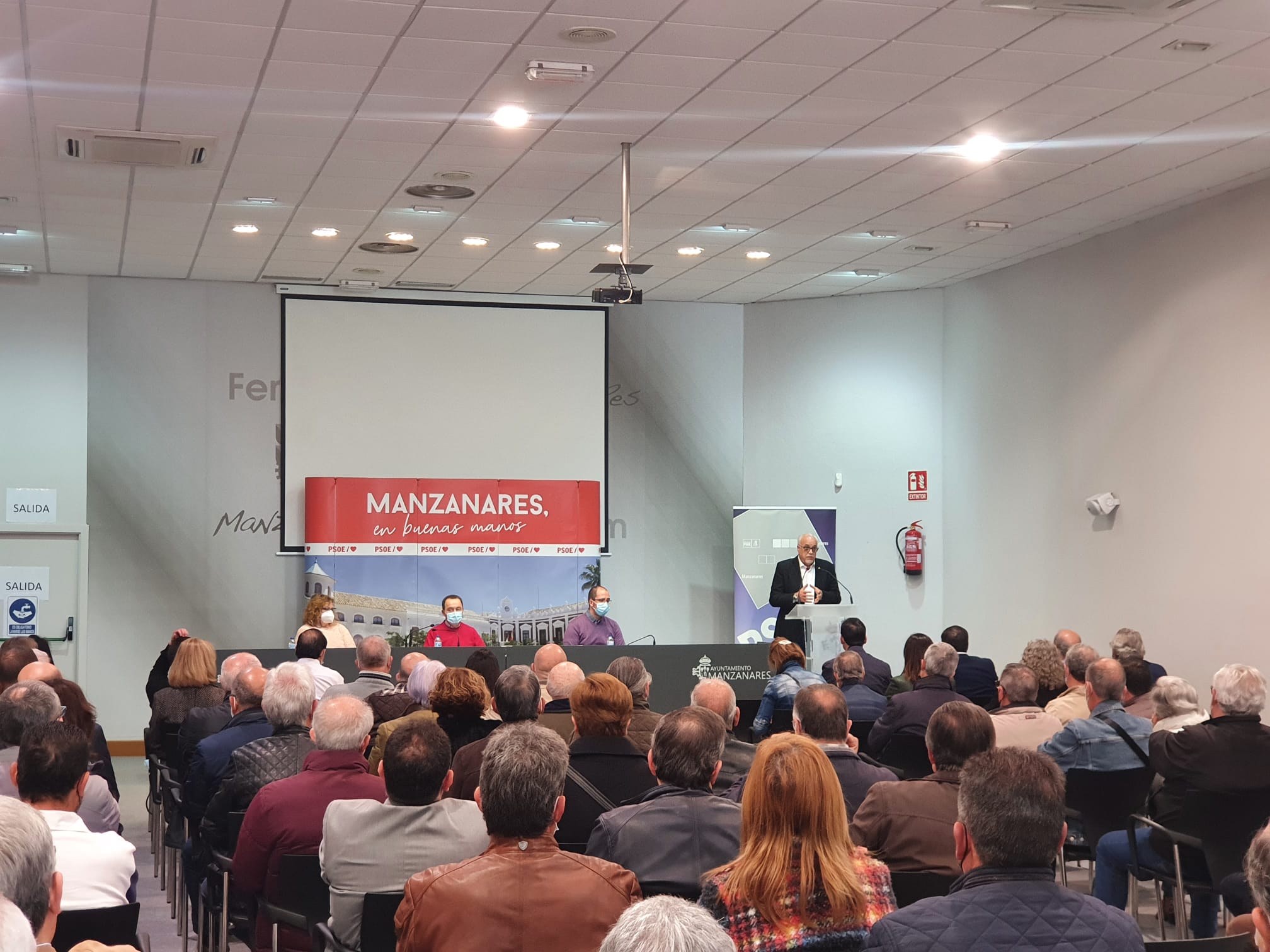 Imagen de la asamblea con Julian Nieva