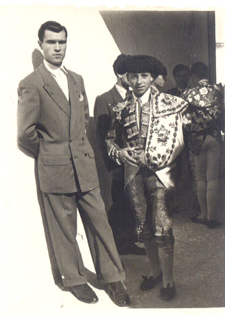 Juan Antonio Pozo junto al popular torero valdepeñero 'Molinilla', ambos ya fallecidos