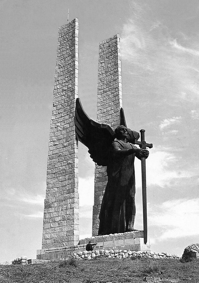 Monumento situado en el cerro de las Aguzaderas