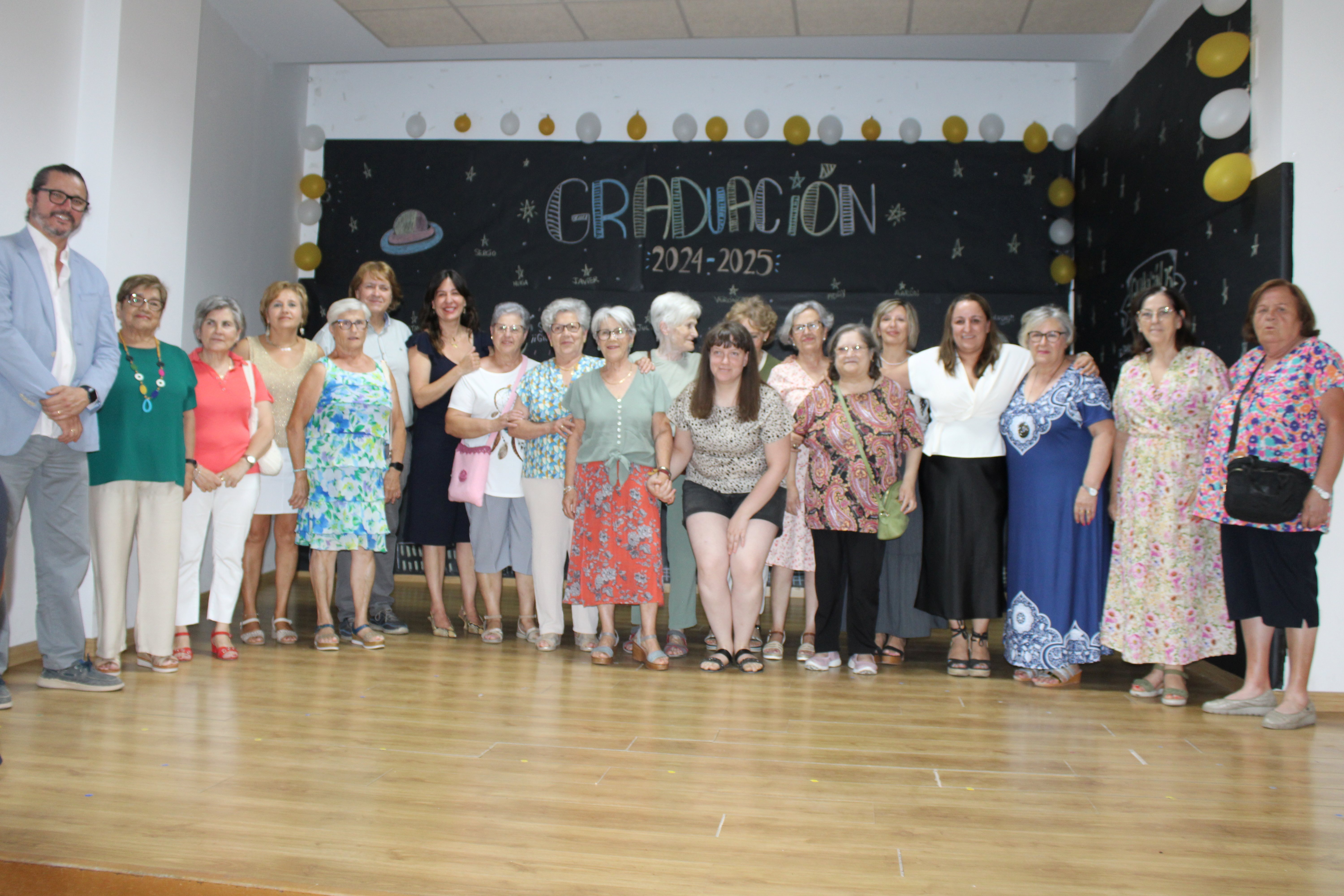 Blanca Fernández entrega certificados en Castellar 2