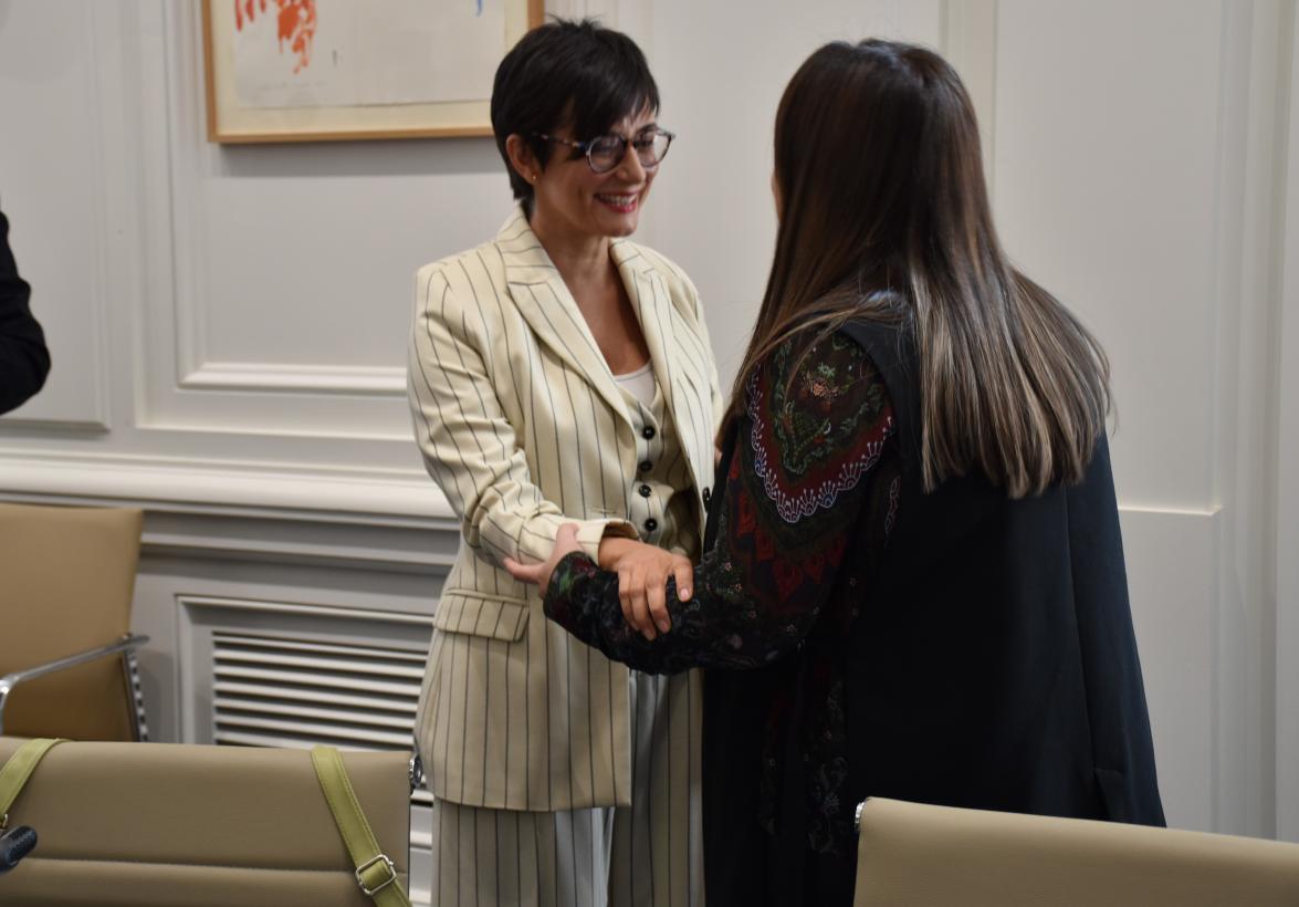 García Alfaro saluda a la ministra de Vivienda Isabel Rodríguez
