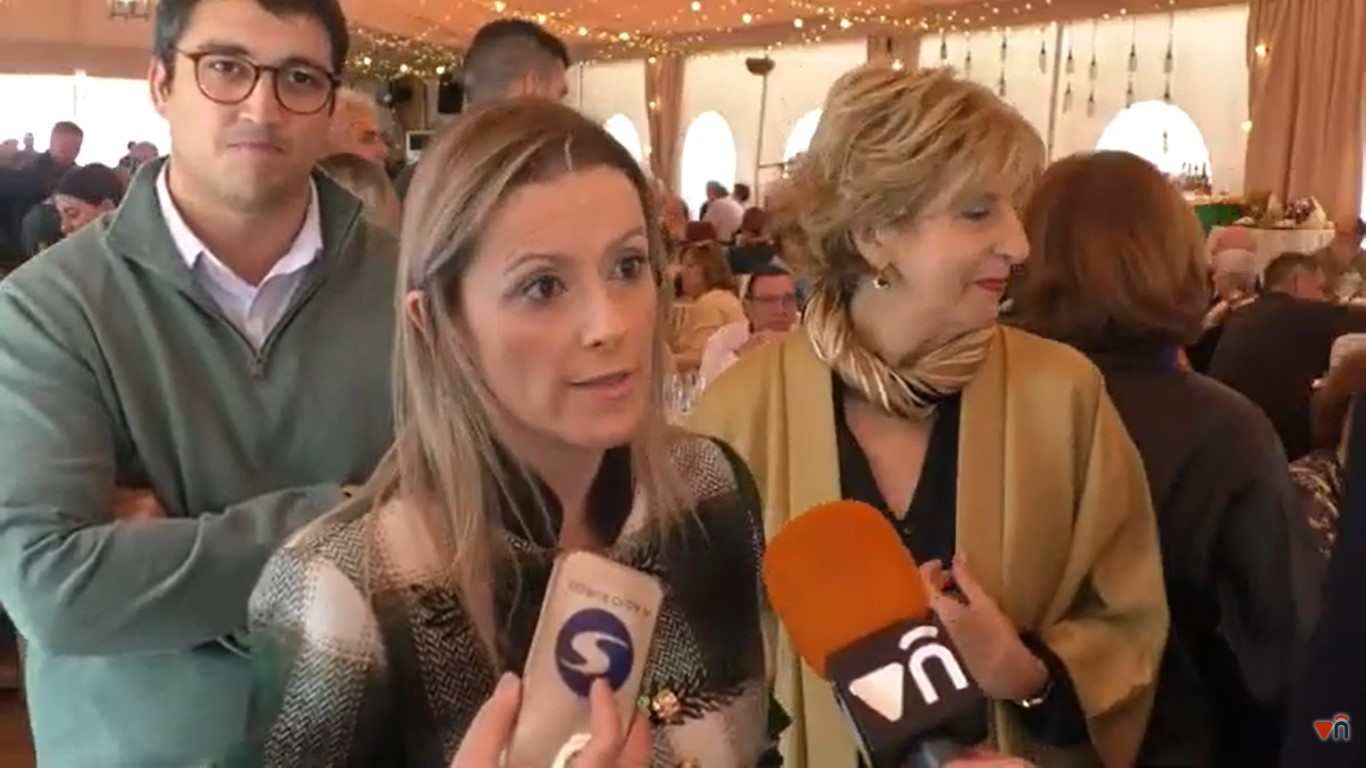 Vanessa Irla en la comida solidaria de la AECC 2025