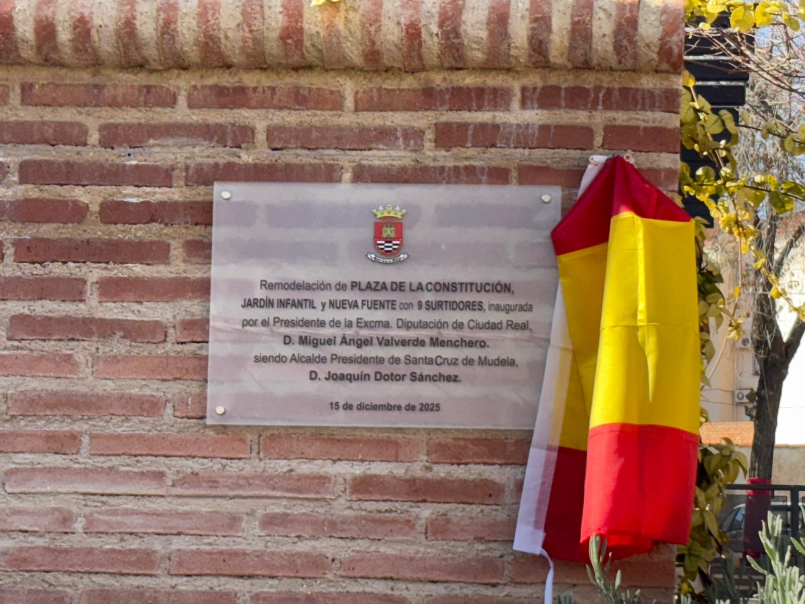 Placa conmemorativa plaza de Santa Cruz