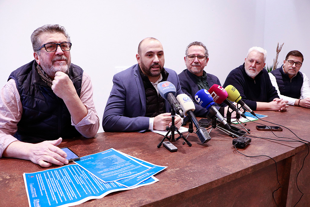 Marciano Sánchez, Jesús Ruiz, Luis Díaz-Cacho, Julio Criado y Javier Solís, esta mañana en el Espacio Cultural 'La Bodega'