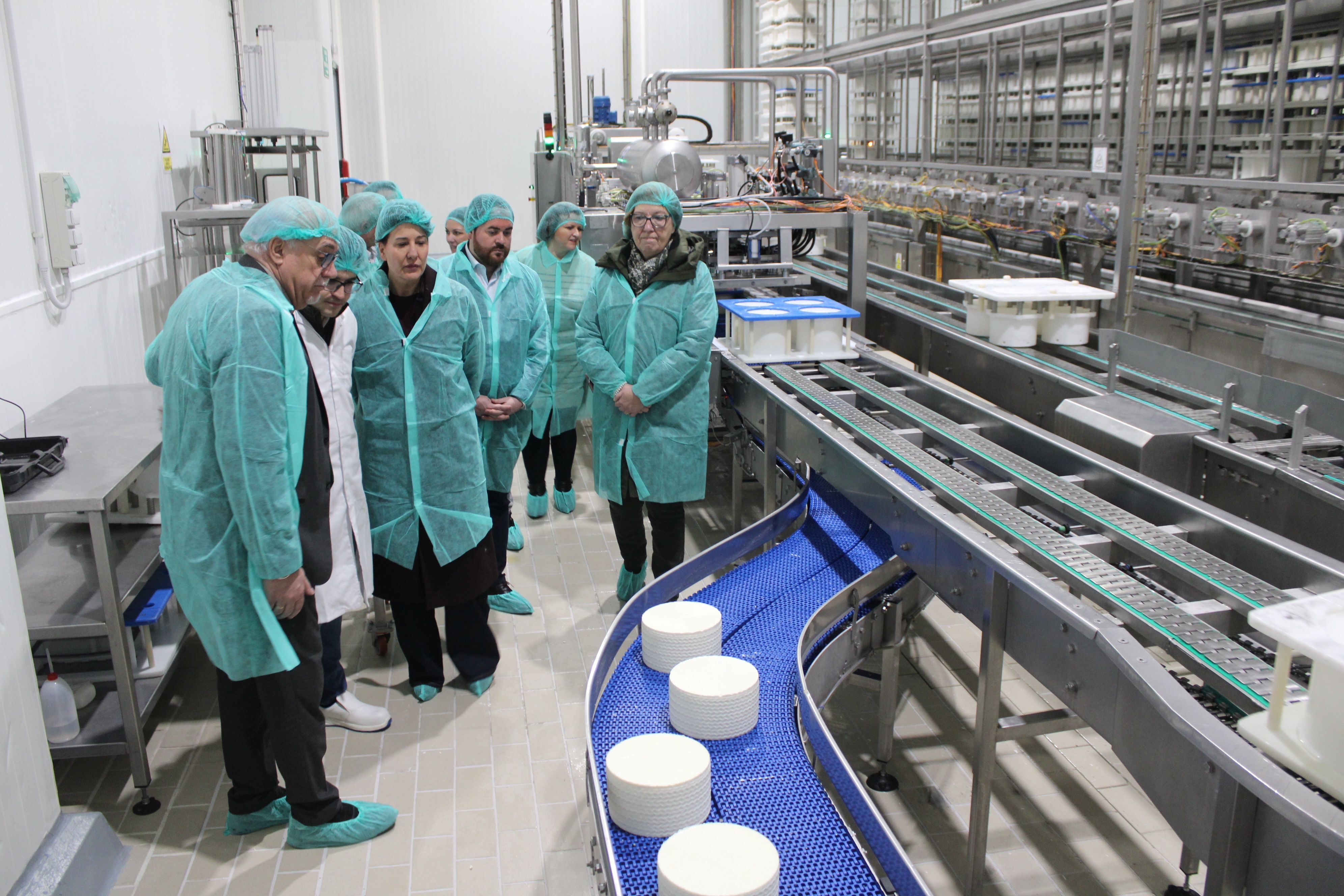 Blanca Fernández visita Artesanos Queseros Manchegos 1