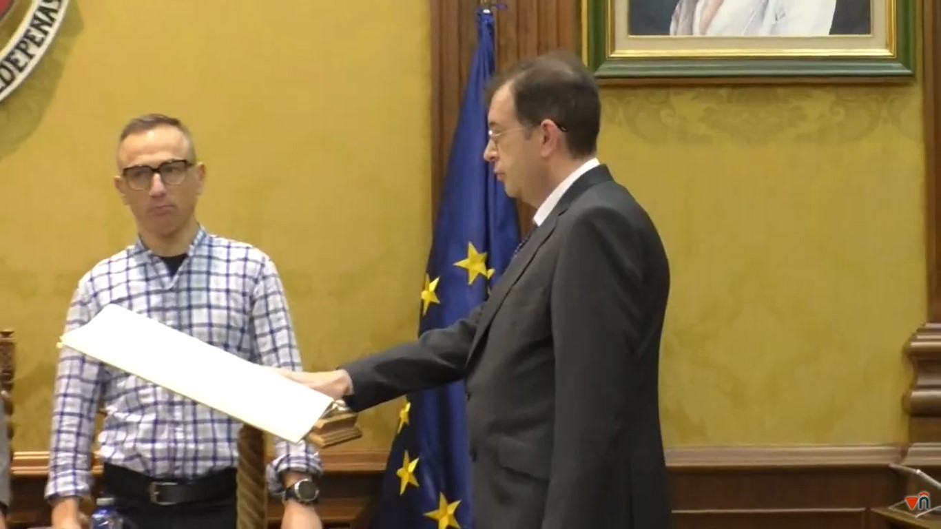 Juan Manuel Cordero nuevo concejal de VOX en su toma de posesión