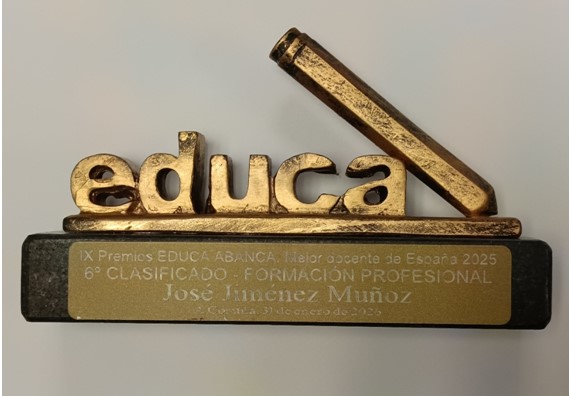 Reconocimiento para el profesor membrillato