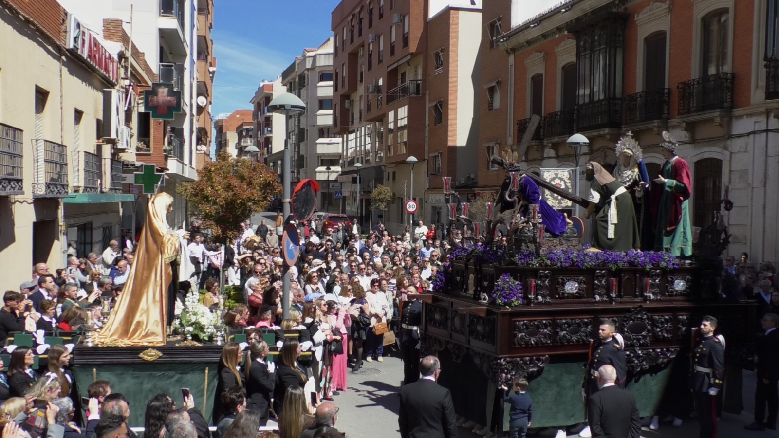 Procesión de Jesús Caído mediodía de viernes santo (1)
