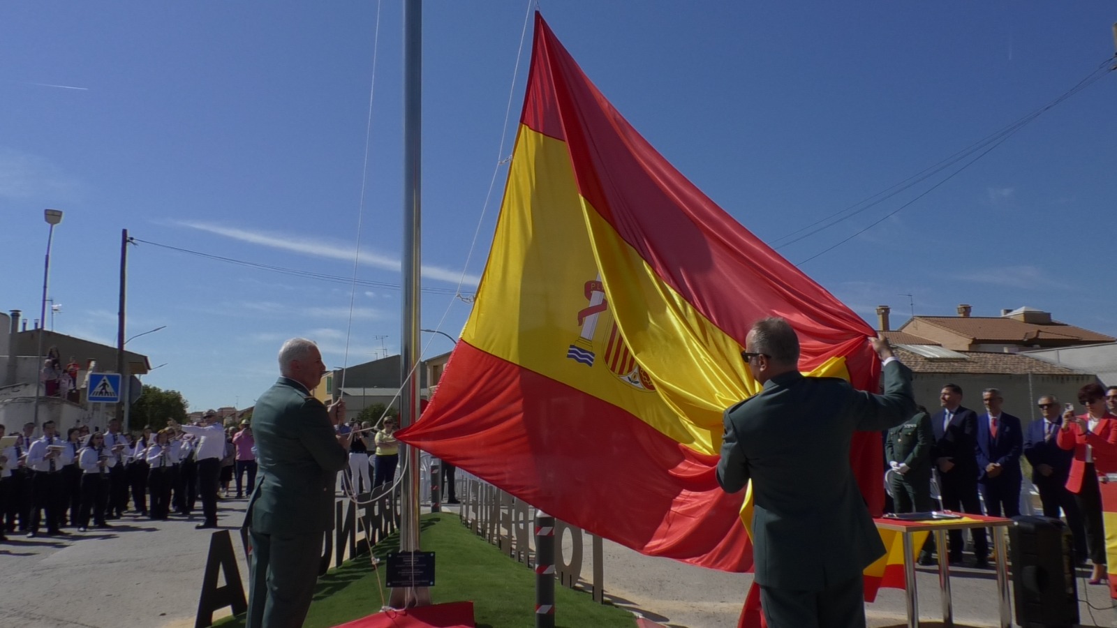 Inauguración de la nueva isleta de entrada en Torrenueva y homenaje a la bandera (6)