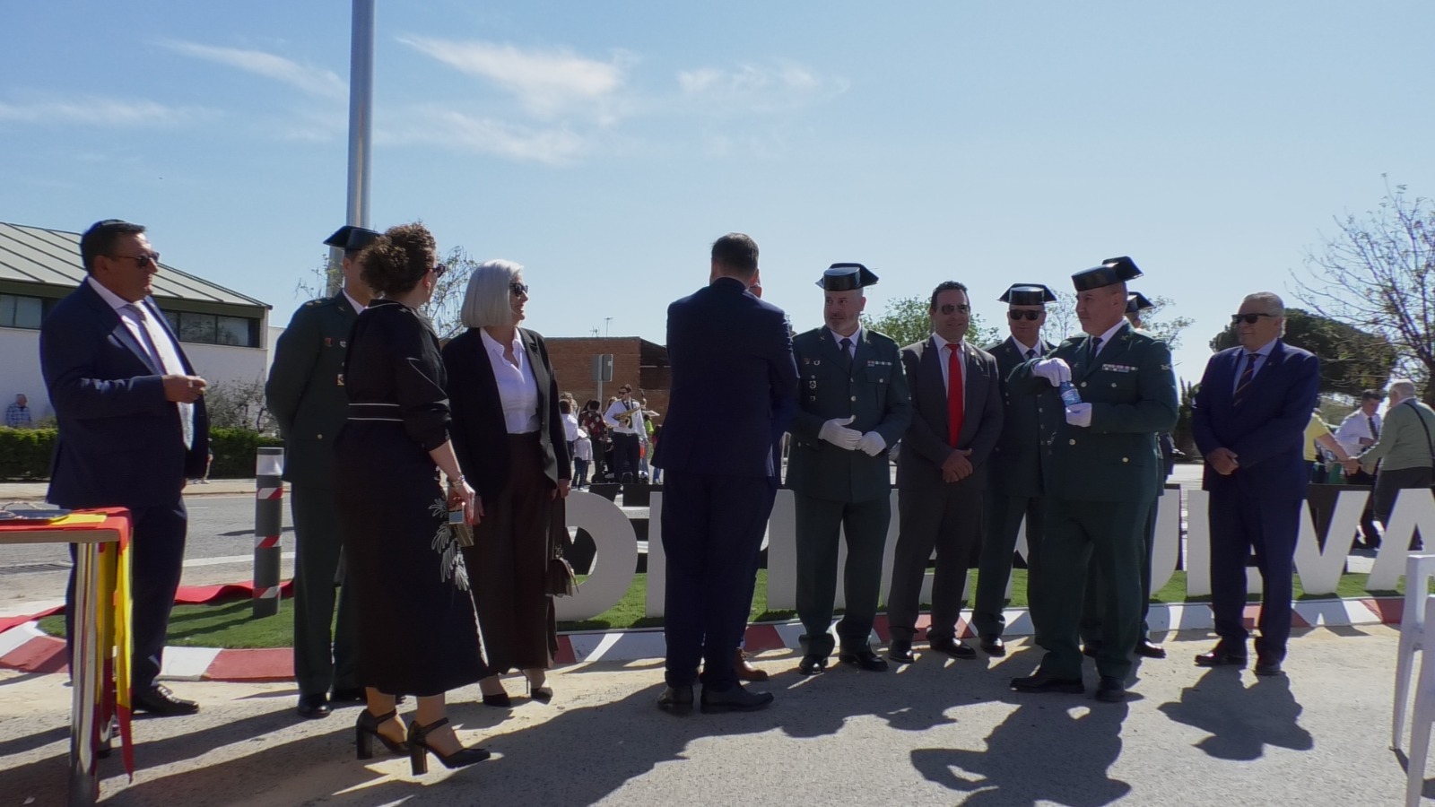 Inauguración de la nueva isleta de entrada en Torrenueva y homenaje a la bandera (1)